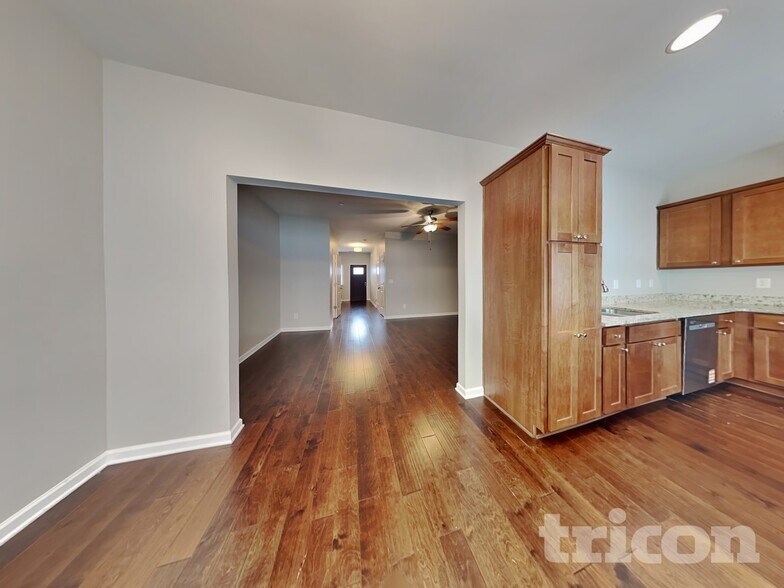 Building Photo - 406 Riverwood Ct