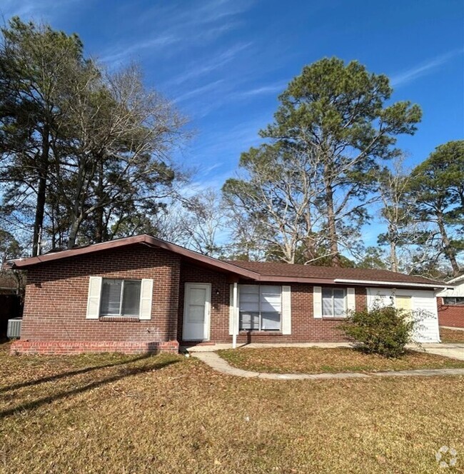 Building Photo - Moss Point 3 Bedroom