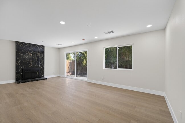 Building Photo - 7898 Fiesta Ln