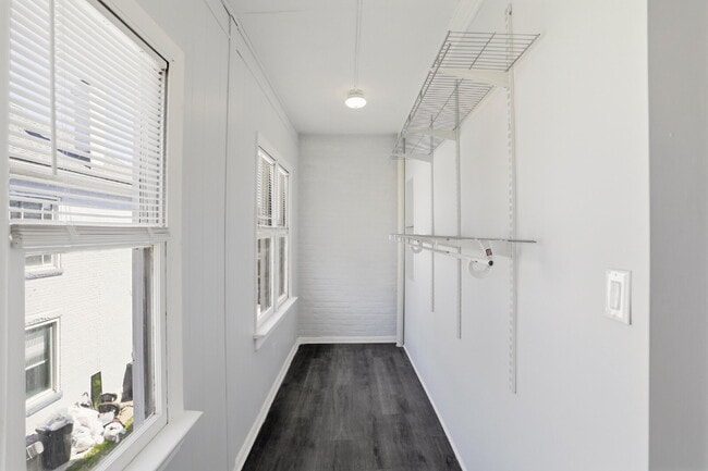 Building Photo - Beautiful Duplex with Charm