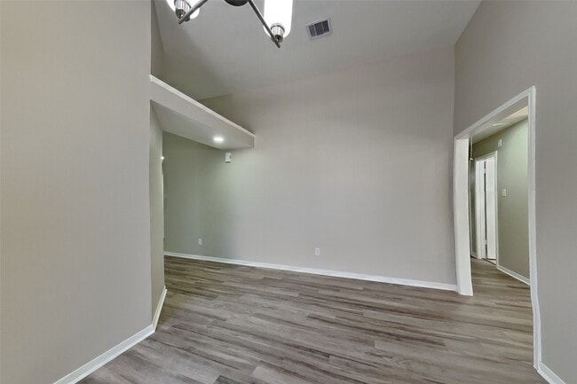 Building Photo - 17423 Saxon Dr