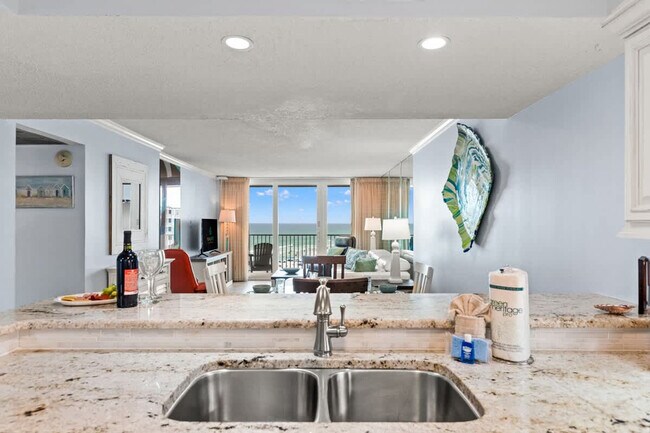 Building Photo - 7205 Thomas Dr