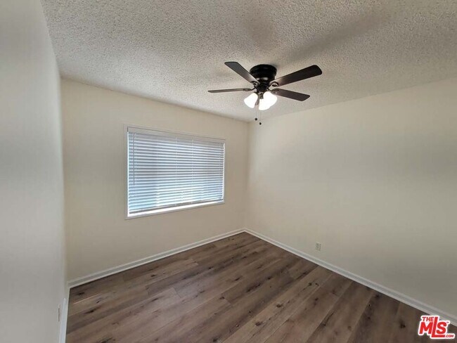 Building Photo - 7758 N Glenoaks Blvd