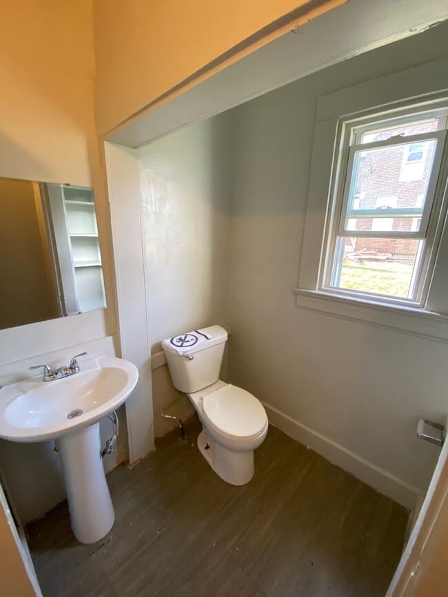 Building Photo - 812 Huestis Ave