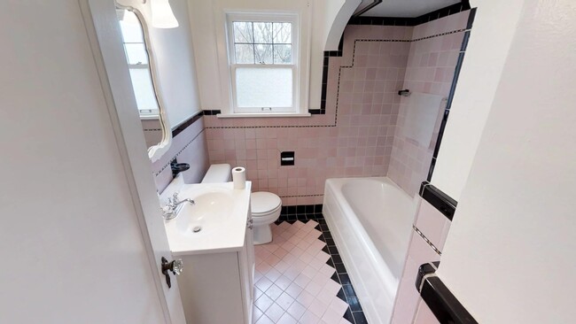 Building Photo - ***PENDING APPLICATION***3BD/2BA Pet Frien...