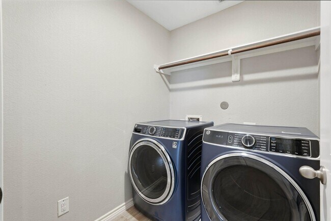 Building Photo - 9431 Paloma Creek Dr