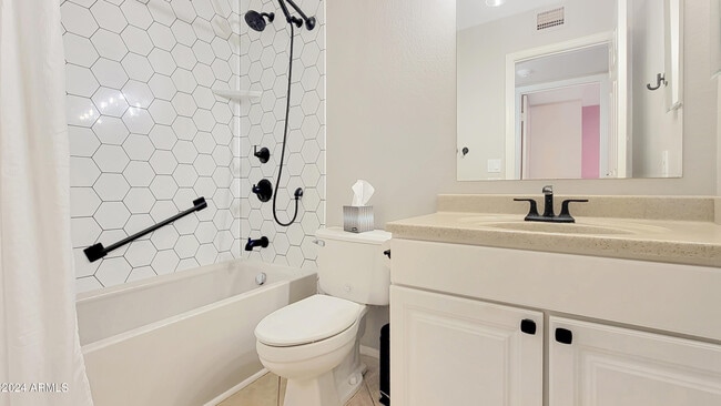 Building Photo - 8817 E Dahlia Dr