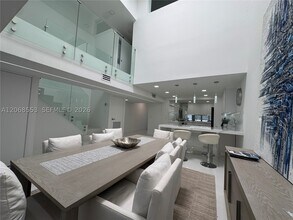 Building Photo - 350 Poinciana Island Dr