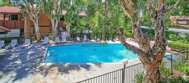 Building Photo - Upstairs 1 Bedroom in Desirable Macarthur Village ~ Community Pool and Tennis Courts