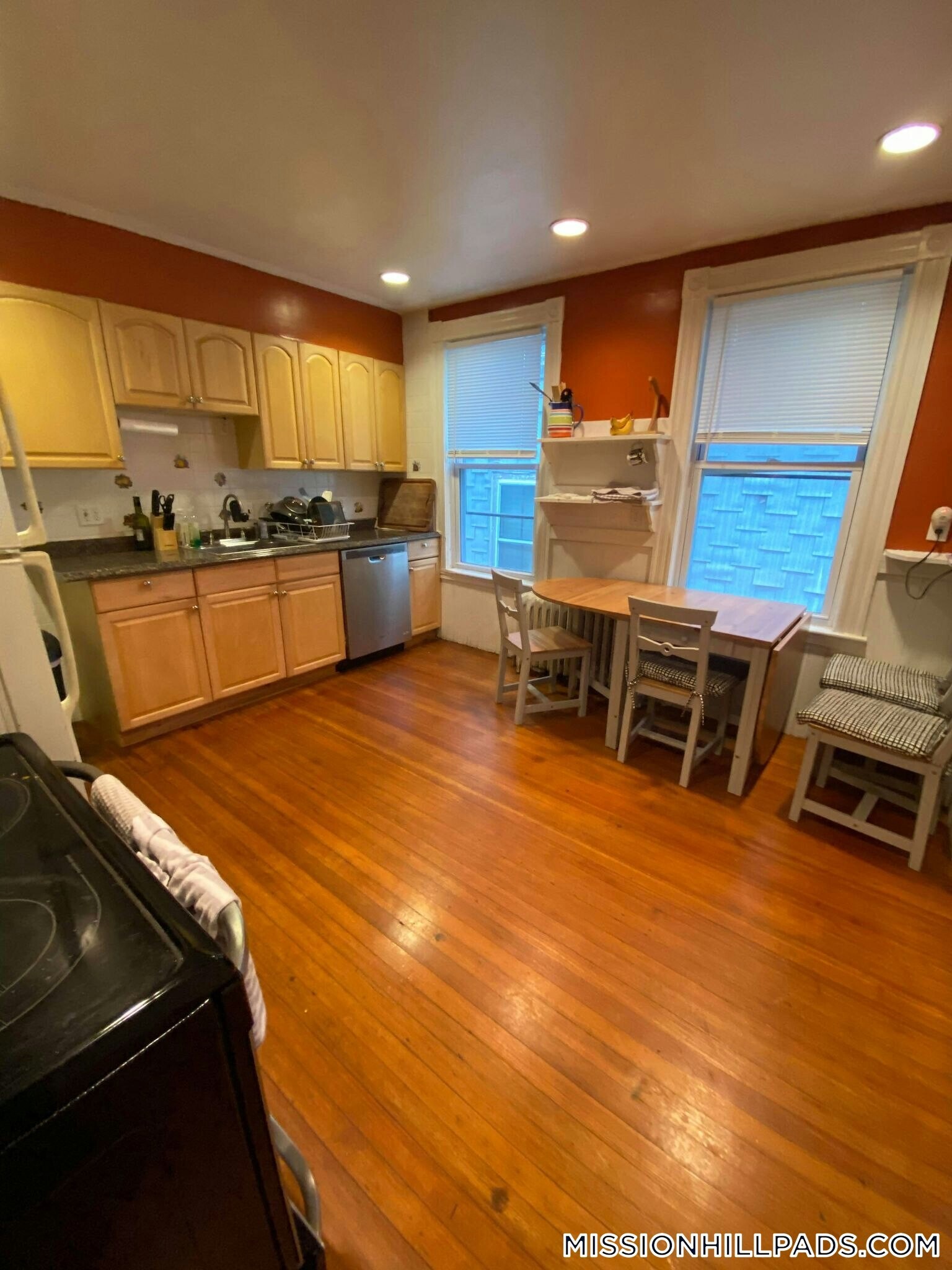 Building Photo - 10 Sachem St