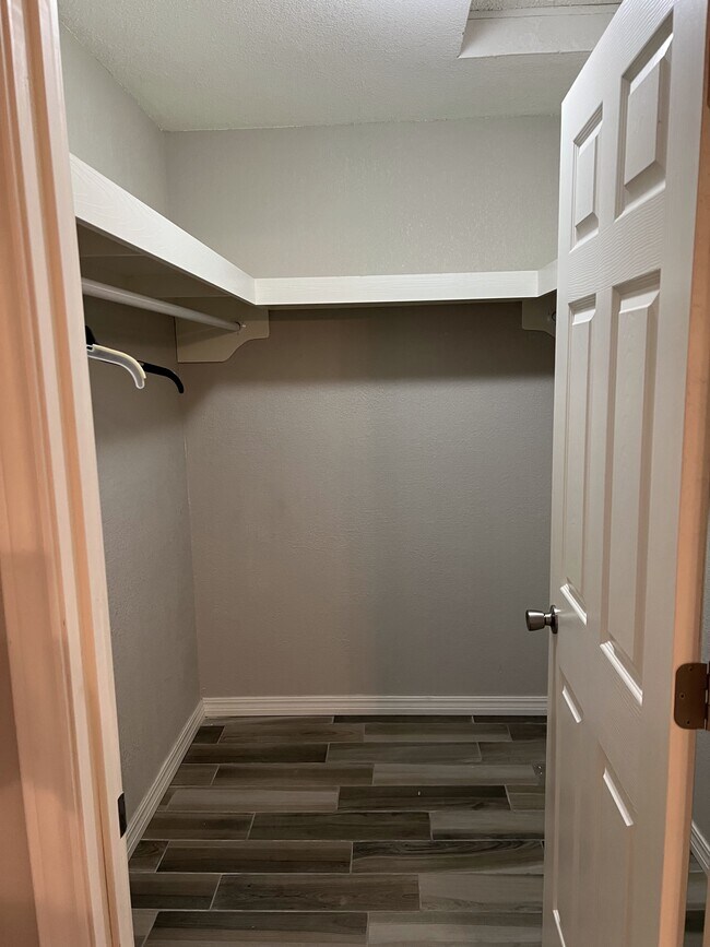 Building Photo - 812 Hardy Springs Cir