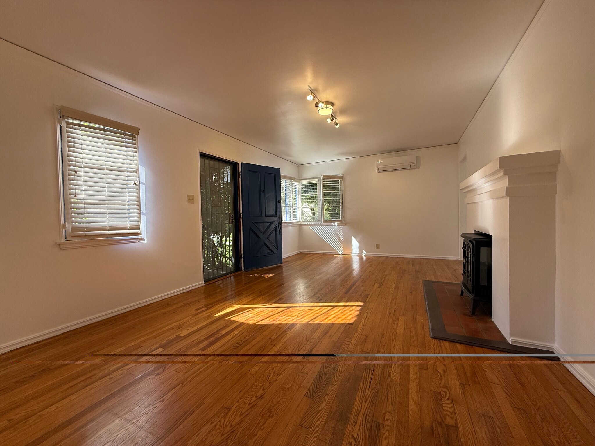 Building Photo - 911 14th St