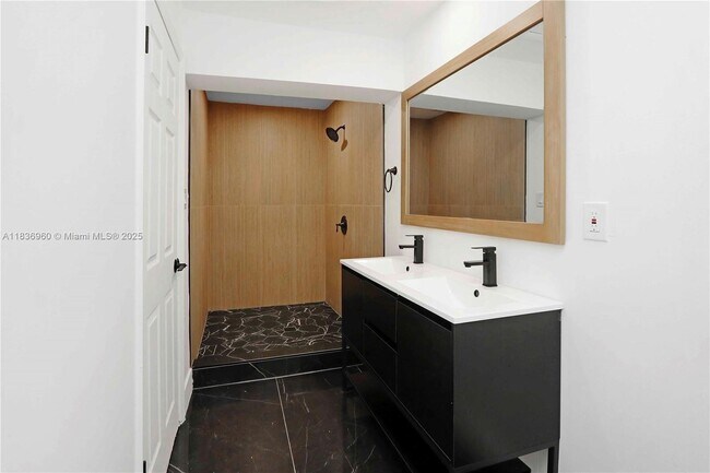 Building Photo - 610 NW 38th Ct