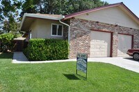 Building Photo - 2 bed/ 1 bath duplex near Downtown Vacaville