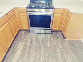 Building Photo - 211 Wild Buffalo Dr