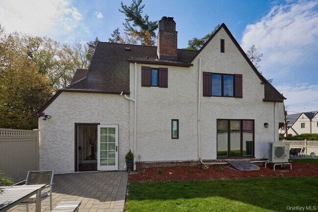 Building Photo - 4 Glenwolde Park