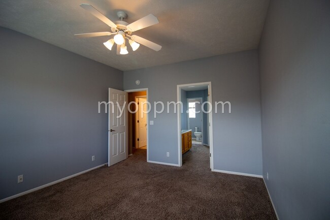 Building Photo - $1,022.50 Off Deposit! Spacious 2 Story ho...