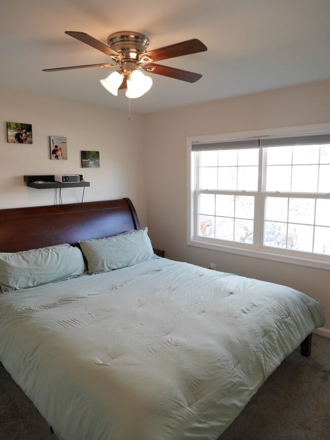 Building Photo - RENT SPECIAL - 1/2 OFF SECOND MONTH'S RENT...