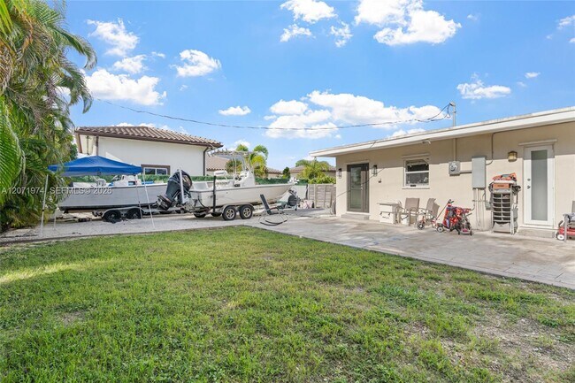 Building Photo - 3010 SW 103rd Ave