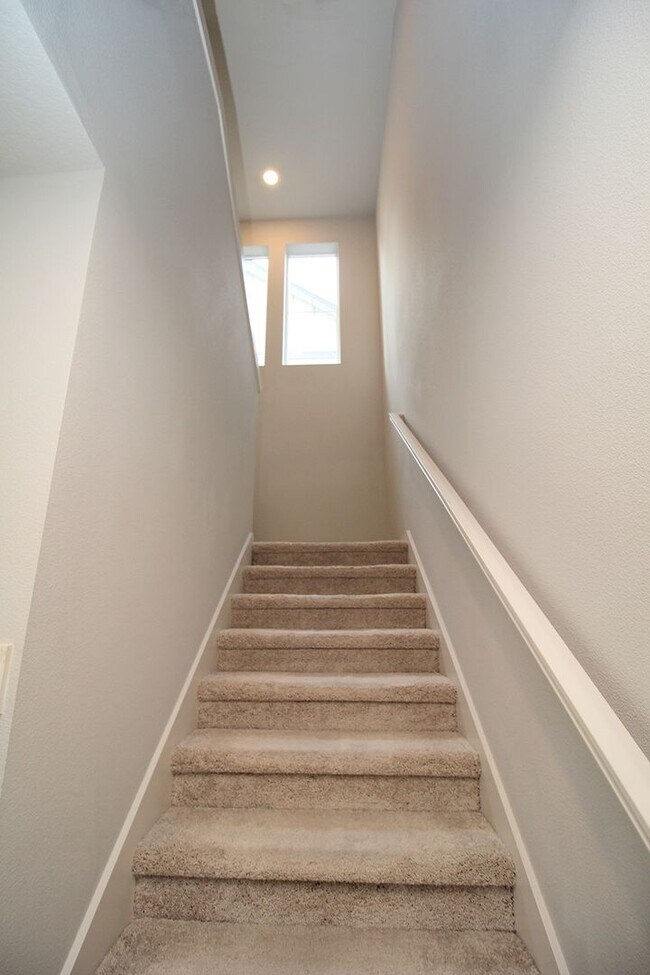 Building Photo - 3923 SE 70th Ave