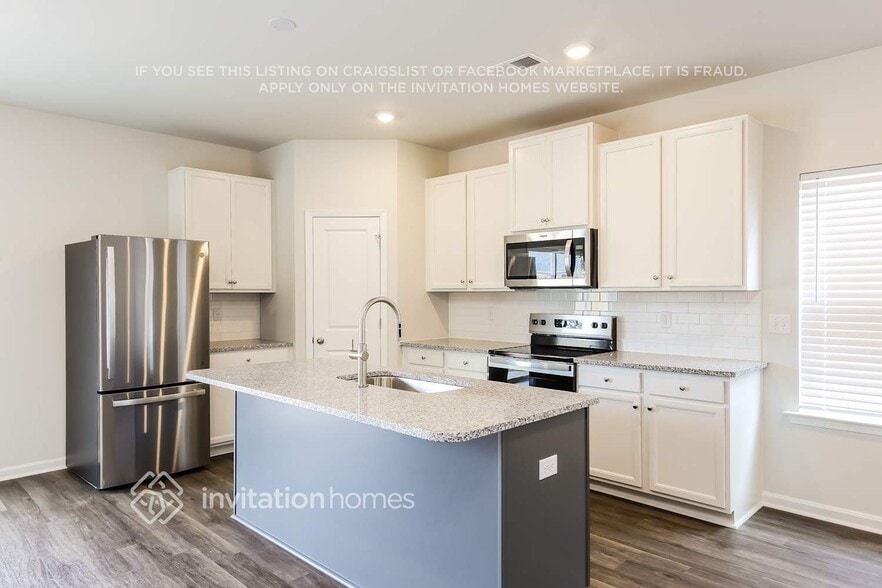 Building Photo - 207 White Flds Ave