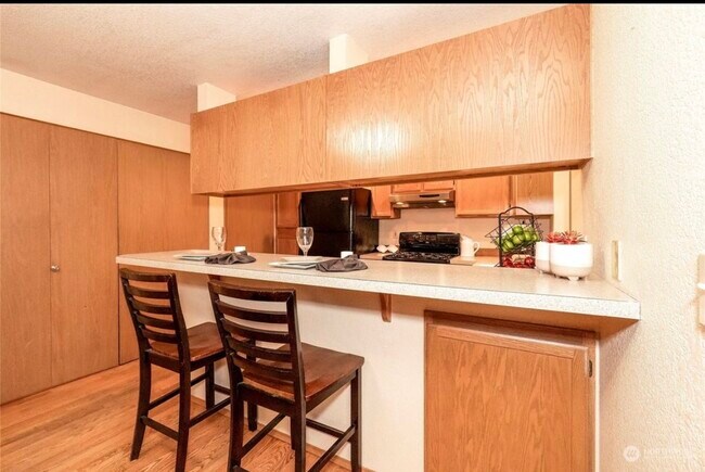 Bar - 4100 Songbird Ln NW