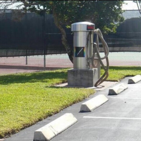 Car Wash Area - 15449 Lakes of Delray Blvd