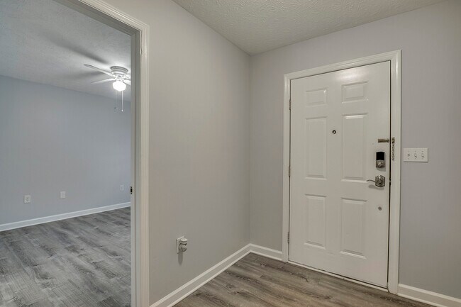 Building Photo - 103 Pinewood Dr