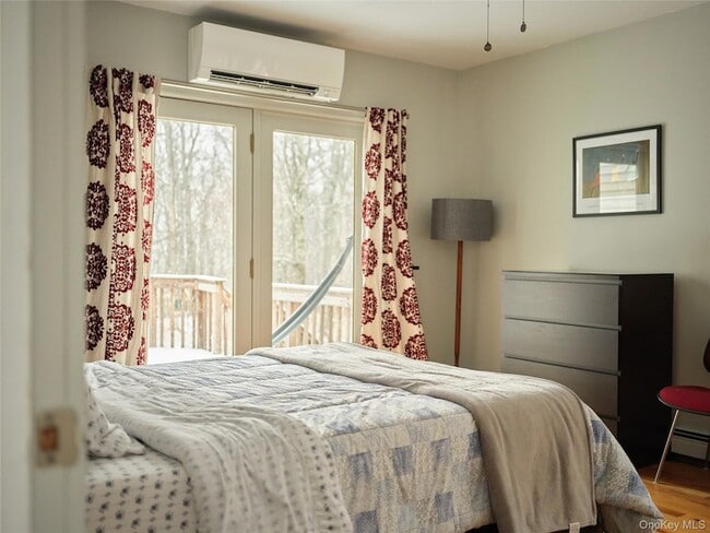 Building Photo - 285 Circle Rd