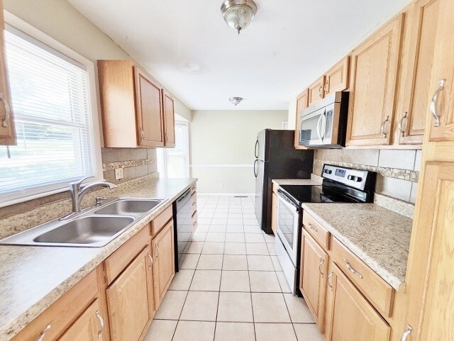 Building Photo - 6006 E 96th St