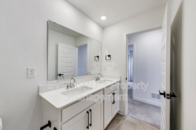 Building Photo - 4543 Nokes Pl