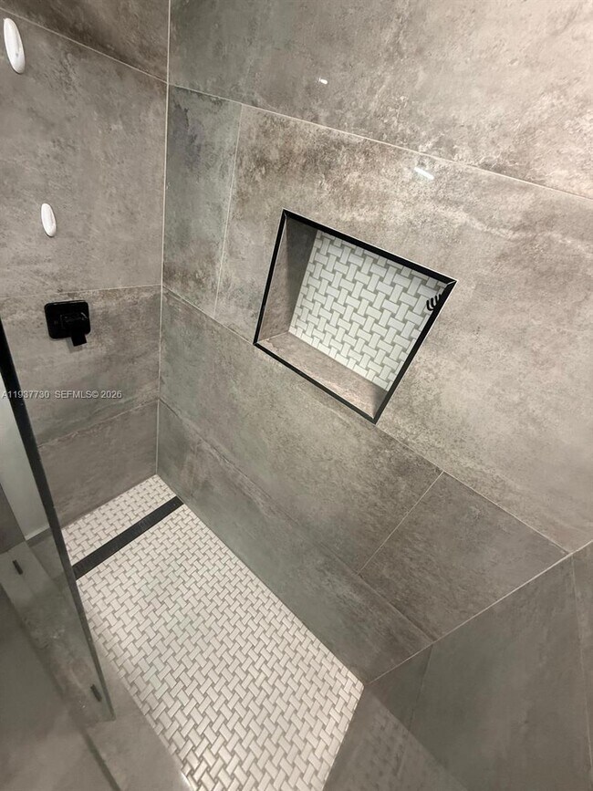 Building Photo - 6960 Miami Gardens Dr