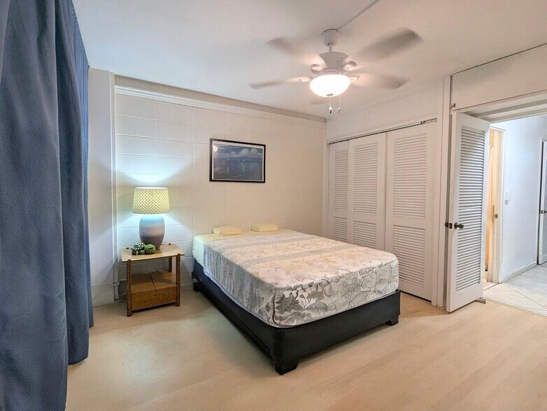 Building Photo - 425 Ena Rd