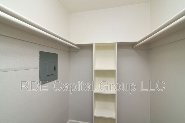 Building Photo - 2816 Throckmorton St