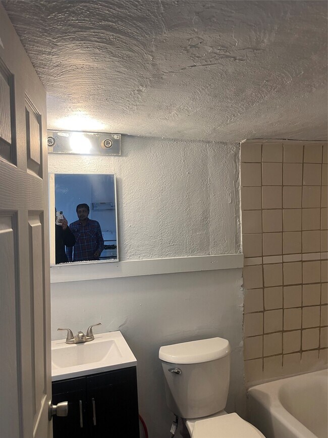 Building Photo - 127 Burbank Ave