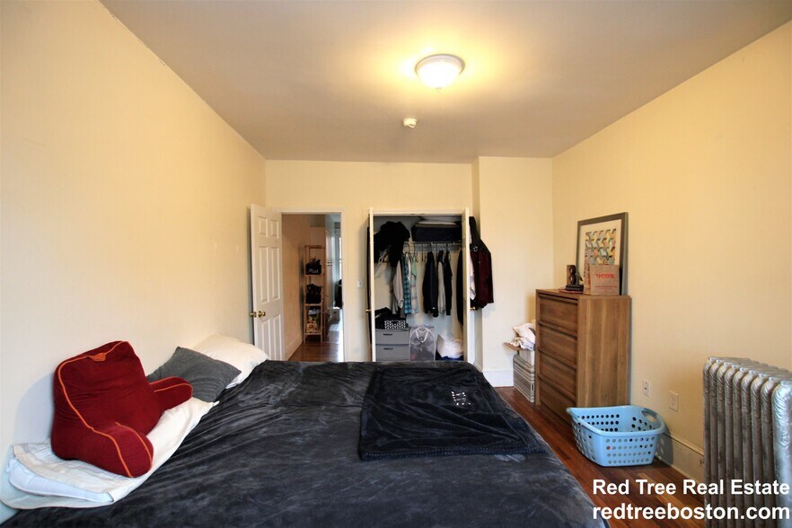 Building Photo - 1868 Commonwealth Ave