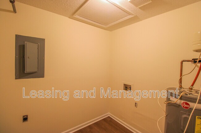 Building Photo - 910 Sea Gull Dr