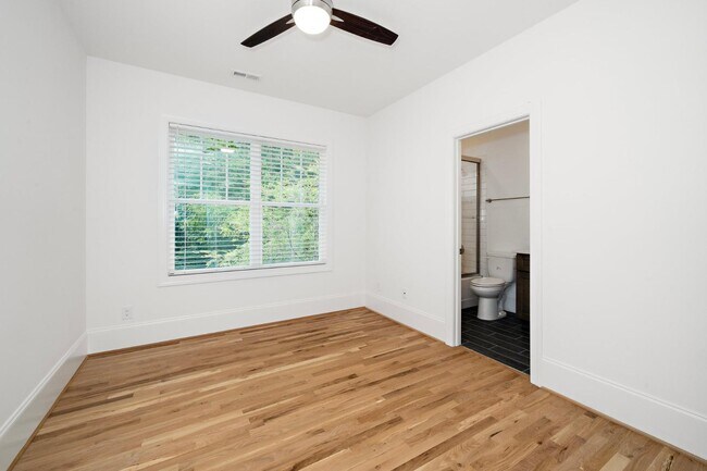Building Photo - 3805 Burt Dr