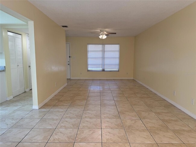 Building Photo - 215 Amherst Ave