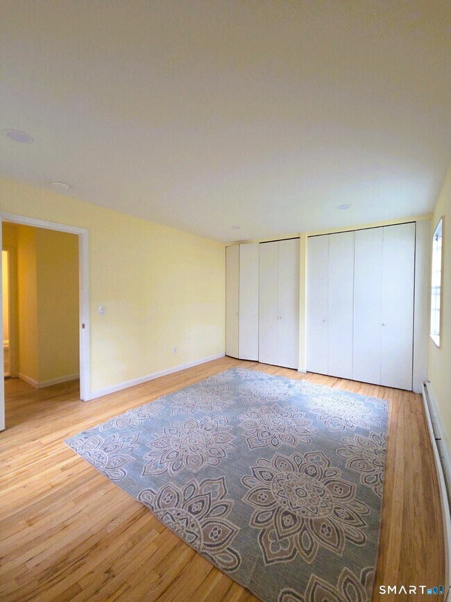 Building Photo - 43 Fairview Dr