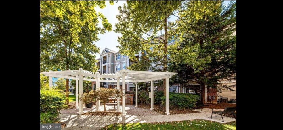 Community grilling area - 12945 Centre Park Cir