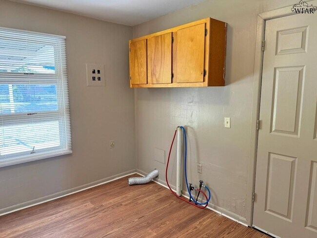 Building Photo - 703 Pecan St