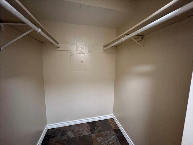 Building Photo - 10075 Westpark Dr