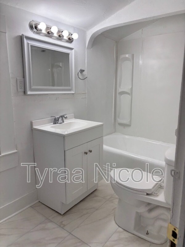 Building Photo - 14461 Lappin St