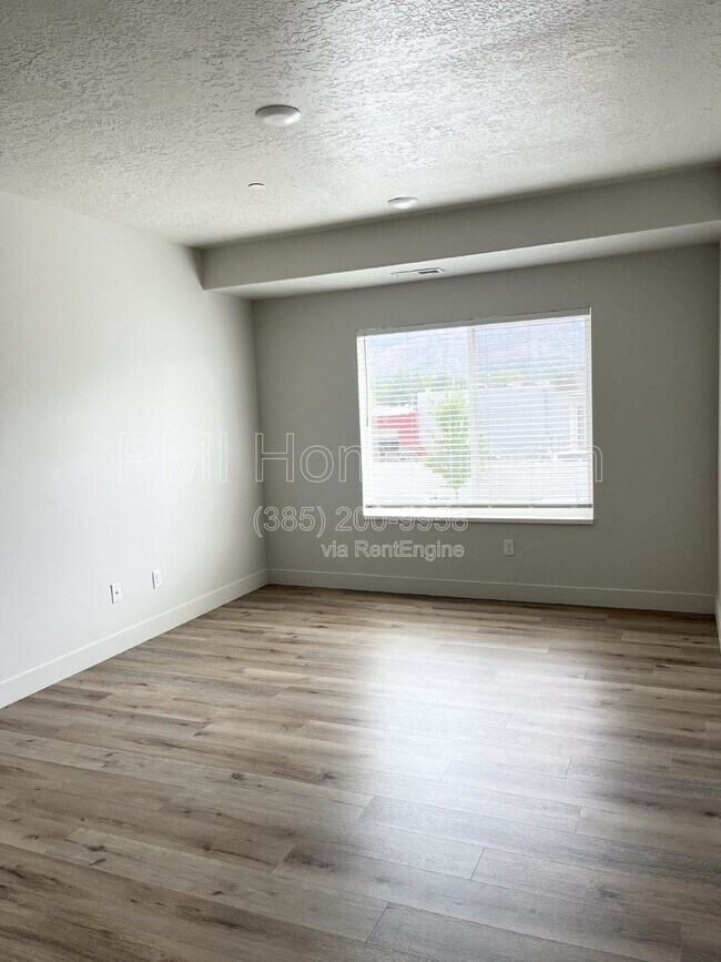 Building Photo - 2874 Kiesel Ave