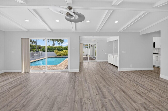 Building Photo - 787 Havana Dr