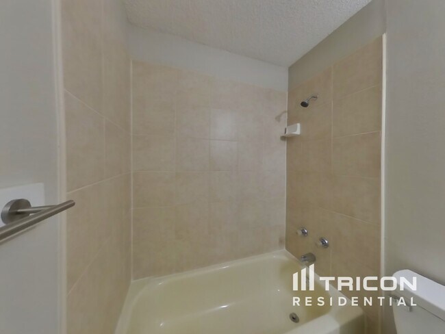 Building Photo - 2435 Burns Dr