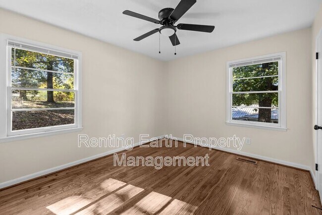 Building Photo - 405 18th Ave NW