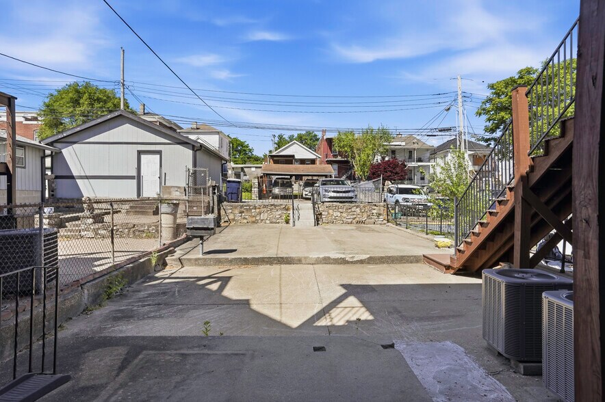 Building Photo - 556 Harrison St