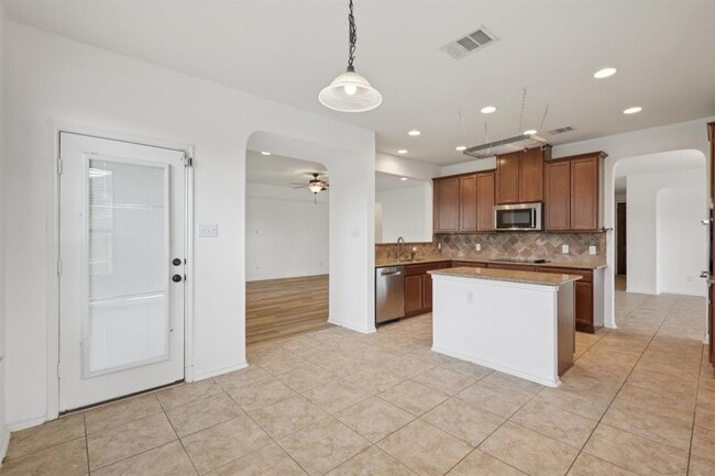 Building Photo - 1001 Lily Pad Ln